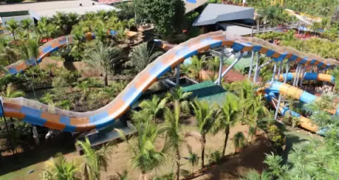 Montanha Russa Aquática atração radical no Thermas dos Laranjais