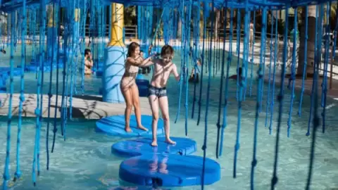 Piscina Maluca atração para família no Thermas dos Laranjais