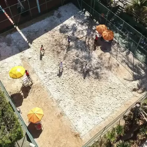 Quadra de Beach Tennis atração para esportes no Thermas dos Laranjais