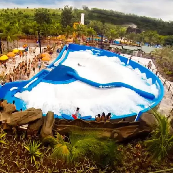 Surf Master atração radical no Thermas dos Laranjais