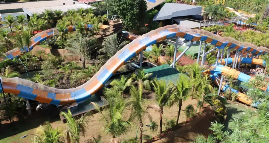 Imagem destauente: Montanha Russa Aquática atração radical no Thermas dos Laranjais
